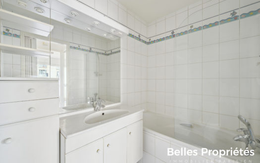 Appartement Paris 18, VAUVENARGUES